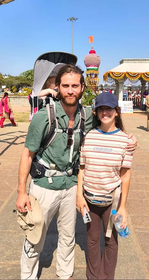 ಕೊಪ್ಪಳದ ಗವಿಸಿದ್ಧೇಶ್ವರ ಜಾತ್ರೆಗೆ ಭೇಟಿ ನೀಡಿದ್ದ ಇಸ್ರೇಲ್​ನ ಹೀಲಾ, ನೊಯಿಂ ದಂಪತಿ .
