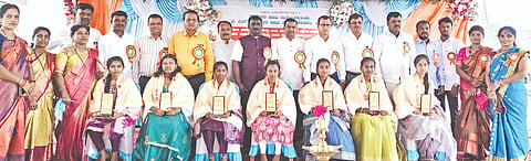 ಕಾಳಗಿಯಲ್ಲಿ ಹಮ್ಮಿಕೊಂಡಿದ್ದ ಸಮಾರಂಭದಲ್ಲಿ ಸಾಧಕ ವಿದ್ಯಾರ್ಥಿಗಳನ್ನು ಸತ್ಕರಿಸಲಾಯಿತು. ಮಲ್ಲಿಕಾರ್ಜುನ ಬಿರಾದಾರ, ಅಂಬಾದಾಸ ಮದನೆ, ಸೋಮಶೇಖರ ಕಲಶೆಟ್ಟಿ, ಶರಣು ಪೂಜಾರಿ ಇತರರಿದ್ದರು.