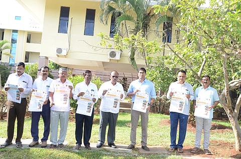 ಜಿಲ್ಲಾಡಳಿತ ಭವನದ ಆವರಣದಲ್ಲಿ ಏರ್ಪಡಿಸಿದ್ದ ಸಾಕ್ಷರತಾ ದಿನಾಚರಣೆ ಕಾರ್ಯಕ್ರಮದಲ್ಲಿ ಬಿತ್ತಿಪತ್ರಗಳನ್ನು ಬಿಡುಗಡೆ ಮಾಡಲಾಯಿತು. ಜೆ. ಎ. ಬಾವಿಕಟ್ಟಿ, ಎಸ್​. ಆರ್​. ನದಾಫ, ಎಸ್​. ಬಿ. ಬನ್ನಿಕಲ್ಲ, ಕೆ. ಎ. ಹುಲಗೇರಿ, ಜಿ. ಡಿ. ದಾಸರ, ರವಿ ಪ್ರಕಾಶ, ಎಸ್​. ವೈ. ವಿಬೂತಿ, ರಾಜು ಕೇರೂರ, ಅಶೋಕ ಹಾದಿ, ಎಸ್​. ಎಸ್​. ಮುಳಗುಂದ ಹಲವರು ಇದ್ದರು.  