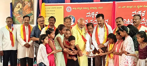 ಗದಗ ನಗರದ ವಿಜಯಕಲಾ ಮಂದಿರದಲ್ಲಿ ಏರ್ಪಡಿಸಿದ್ದ ಮಕ್ಕಳ ಸಾಹಿತ್ಯ ಸಮ್ಮೇಳನವನ್ನು ಶಂಕರ ಹಲಗತ್ತಿ ಉದ್ಘಾಟಿಸಿದರು. ಆರ್​. ಬುರಡಿ, ವಿವೇಕಾನಂದಗೌಡ ಪಾಟೀಲ, ತಯಬಅಲಿ ಹೊಂಬಳ, ನಯನಾ ಅಂಗಡಿ, ಗೌಡಪ್ಪ ಹುಲ್ಲೂರು, ಬಿ. ಎಂ. ಮುಂದಿನಮನಿ, ಆರ್​.ವಿ. ಶೆಟ್ಟಪ್ಪನ್ನವರ, ಕೆ. ಎಚ್​. ಬೇಲೂರು, ಅನ್ನದಾನಿ ಹಿರೇಮಠ, ಬಿ.ಜಿ. ಪಾಟೀಲ ಇತರರು ಇದ್ದರು. 