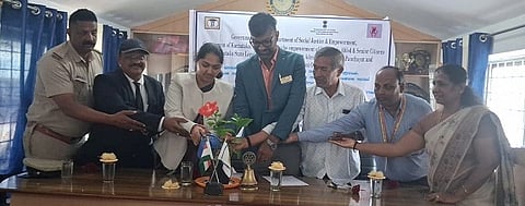 ಕುಶಾಲನಗರದ ರೋಟರಿ ಸಂಸ್ಥೆ ಸಭಾಂಗಣದಲ್ಲಿ ಆಯೋಜಿಸಿದ್ದ ಮಾಹಿತಿ ಕಾರ್ಯಾಗಾರವನ್ನು ಎಲ್.ಚೈತ್ರಾ ಉದ್ಘಾಟಿಸಿದರು. ಮಂಡೇಪಂಡ ಮೊಣ್ಣಪ್ಪ, ಮನು ಪೆಮ್ಮಯ್ಯ, ಕೆ.ಬಿ.ಮೋಹನ್, ವಿಶ್ವಜ್ಞ ಇದ್ದರು. 