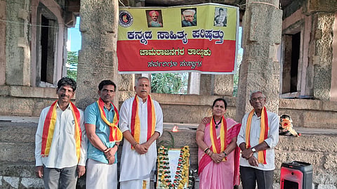  ಚಾಮರಾಜನಗರದ ಆದಿಶಕ್ತಿ ದೇವಸ್ಥಾನದ ಬಳಿ ಇರುವ ಪುರಾತನ ಪುಟ್ಟಮ್ಮಣ್ಣಿ ಉದ್ಯಾನದಲ್ಲಿ ತಾಲೂಕು ಕನ್ನಡ ಸಾಹಿತ್ಯಪರಿಷತ್ತಿನ ವತಿಯಿಂದ ಮಾಸ್ತಿ ವೆಂಕಟೇಶ ಅಯ್ಯಂಗಾರ್ ಮತ್ತು ಖಾದ್ರಿ ಶಾಮಣ್ಣ ಅವರ ಕೊಡುಗೆಗಳ ಕುರಿತು ಉಪನ್ಯಾಸ ಹಾಗೂ ಗಾಯನ ಕಾರ್ಯಕ್ರಮ ನಡೆಯಿತು. ಜಗದೀಶನ್, ರವಿಚಂದ್ರಪ್ರಸಾದ್ ಕಹಳೆ, ಶಿವಲಿಂಗಮೂರ್ತಿ, ಪದ್ಮ ಪುರುಷೋತ್ತಮ್ ಇತರರು ಇದ್ದರು.