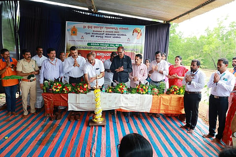 ಯಡಾಡಿ ಮದಗ ಕೆರೆಗೆ ಬಾಗಿನ ಅರ್ಪಣೆ ಹಾಗೂ ಹಸ್ತಾಂತರ ಕಾರ್ಯಕ್ರಮವನ್ನು ಶಾಸಕ ಕಿರಣ್ ಕುಮಾರ್ ಕೊಡ್ಗಿ ಉದ್ಘಾಟಿಸಿದರು. ಪ್ರಮುಖರಾದ ನಾಗರಾಜ್ ಶೆಟ್ಟಿ, ಅರುಣ್ ಕುಮಾರ್ ಹೆಗ್ಡೆ, ಸುಬ್ರಮಣ್ಯ ಶೆಟ್ಟಿ, ಸುಲೇಖಾ ಶೆಟ್ಟಿ ಮತ್ತಿತರರು ಇದ್ದರು.