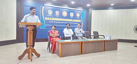 ಕುಂದಾಪುರ ಮೂಡ್ಲಕಟ್ಟೆ ಇನ್‌ಸ್ಟಿಟ್ಯೂಟ್ ಆಫ್ ಟೆಕ್ನಾಲಜಿಯಲ್ಲಿ ಎರಡು ದಿನಗಳ ಅಂತಾರಾಷ್ಟ್ರೀಯ ಸಮ್ಮೇಳನ ನಡೆಯಿತು. ಪ್ರಮುಖರಾದ ಸಂತೋಷ್ ನಾಥುರಾಮ್ ಖಾಡ್ಸರೆ, ಡಾ.ರಾಮಕೃಷ್ಣ ಹೆಗ್ಡೆ ಉಪಸ್ಥಿತರಿದ್ದರು.