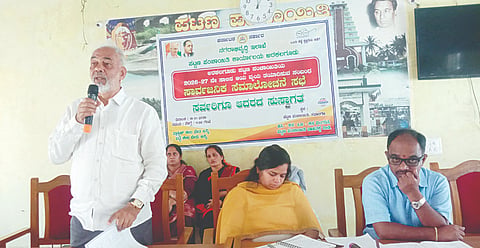 ಅರಕಲಗೂಡಿನಲ್ಲಿ ಸೋಮವಾರ ಆಯೋಜಿಸಿದ್ದ ಪಪಂ ಬಜೆಟ್ ಪೂರ್ವಭಾವಿ ಸಭೆಯಲ್ಲಿ ಶಾಸಕ ಎ. ಮಂಜು ಮಾತನಾಡಿದರು. ಕೆ.ಸಿ.ಸೌಮ್ಯ, ನಾಗೇಂದ್ರ ಕುಮಾರ್ ಇದ್ದರು.