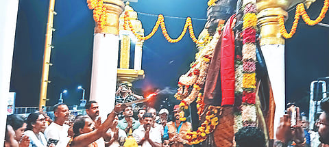 ಕೊಪ್ಪದಲ್ಲಿ ಕಾವೇರಿ ಪ್ರತಿಮೆಗೆ ವಿಶೇಷ ಪೂಜೆ ಸಲ್ಲಿಸಲಾಯಿತು. ಪ್ರಸನ್ನ, ಬೆಬಿಂದ್ರ ಪ್ರಸಾದ್, ವಿಜೇಂದ್ರ ಪ್ರಸಾದ್, ರವೀಂದ್ರ ಪ್ರಸಾದ್, ರುದ್ರೇಶ್, ತಿಲಕ್, ಇತರರು ಇದ್ದರು.