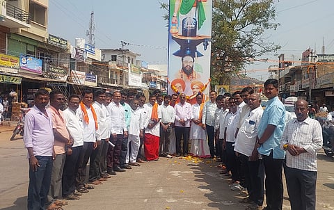 ಗಜೇಂದ್ರಗಡ ಪಟ್ಟಣದ ಕಾಲಕಾಲೇಶ್ವರ ವೃತ್ತದಲ್ಲಿ ರೇಣುಕಾಚಾರ್ಯರ ಜಯಂತಿ ಆಚರಣೆ ಮಾಡಲಾಯಿತು. ಗುರುಸಿದ್ದಯ್ಯ ಸೂಗಿರಯ್ಯನಮಠ, ಚಂಬಣ್ಣ ಚವಡಿ, ಅಮರಯ್ಯ ಗೌರಿಮಠ, ಎಸ್.ಬಿ. ಹಿಡಕಿಮಠ, ಸಿದ್ದು ಗೊಂಗಡಶೆಟ್ಟಿಮಠ ಇತರರಿದ್ದರು.