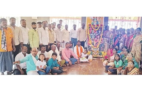 ಹಗರಿಬೊಮ್ಮನಹಳ್ಳಿ ಶ್ರೀ ನೀಲಕಂಠೇಶ್ವರ ದೇವಸ್ಥಾನದಲ್ಲಿ ಪದ್ಮಶಾಲಿ ಸಮಾಜದಿಂದ ಮಾರ್ಕಂಡೇಶ್ವರ ಜಯಂತಿ ಆಚರಿಸಲಾಯಿತು. ಸಮಾಜದ ಉಪಾಧ್ಯಕ್ಷ ಜೆ.ನಾಗರಾಜ, ಕಾರ್ಯದರ್ಶಿ ಜಾಣಾ ಸೋಮಶೇಖರ, ಖಜಾಂಚಿ ಗೋರಂಟ್ಲಿ ವಿರೂಪಾಕ್ಷಪ್ಪ, ನೇಕಾರ ಒಕ್ಕೂಟದ ಅಧ್ಯಕ್ಷ ಬಸವರಾಜ, ಮಲ್ಲಣ್ಣ ಇತರರಿದ್ದರು.