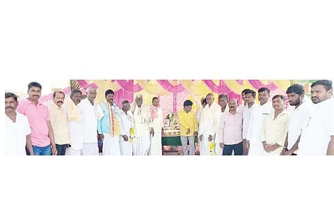 ಹಗರಿಬೊಮ್ಮನಹಳ್ಳಿ ತಾಲೂಕಿನ ಹಂಪಾಪಟ್ಟಣದಲ್ಲಿ ಶ್ರೀ ಮಡಿವಾಳ ಮಾಚಿದೇವ ಜಯಂತಿ ಆಚರಿಸಲಾಯಿತು. ಜಿ.ಪಂ.ಮಾಜಿ ಸದಸ್ಯ ಎಚ್.ಭೀಮಜ್ಜ, ಜಿ.ತಿಮ್ಮಣ್ಣ, ತಳವಾರ ಹುಲುಗಪ್ಪ, ಟಿ.ಕೊಟ್ರೇಶ, ಶಿವನಾಗಪ್ಪ, ಕೆ.ನಾಗಪ್ಪ, ಡಿ.ಹನುಮಂತಪ್ಪ, ಕೆ.ಹುಲುಗಪ್ಪ, ಮಡಿವಾಳ ಮಾಚಿದೇವ ಸಂಘದ ತಾಲೂಕು ಅಧ್ಯಕ್ಷ ರಾಮಣ್ಣ, ಕಾರ್ಯದರ್ಶಿ ಪ್ರಕಾಶ, ಶ್ರೀನಿವಾಸ್ ಇತರರಿದ್ದರು.