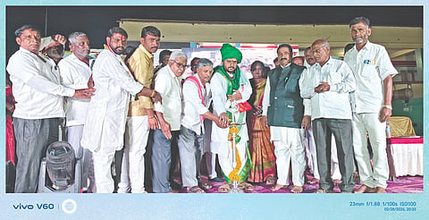 ಲೋಕಾಪುರ ಸಮೀಪದ ಮುದ್ದಾಪೂರ ಗ್ರಾಮ ಸರ್ಕಾರಿ ಹಿರಿಯ ಪ್ರಾಥಮಿಕ ಶಾಲಾ ಆವರಣದಲ್ಲಿ ಹಮ್ಮಿಕೊಂಡಿದ್ದ ವಾರ್ಷಿಕ ಸ್ನೇಹ ಸಮ್ಮಿಲನ-2026 ಕಾರ್ಯಕ್ರಮವನ್ನು ಜ್ಞಾನೇಶ್ವರ ಮಠದ ಪೀಠಾಧಿಕಾರಿ ಬ್ರಹ್ಮಾನಂದ ಶ್ರೀಗಳು ಉದ್ಘಾಟಿಸಿದರು. ಗದಗಯ್ಯ ಬಸನಿಂಗಯ್ಯ ಹಿರೇಮಠ ಸ್ವಾಮೀಜಿ, ಎಸ್‌ಡಿಎಂಸಿ ಅಧ್ಯಕ್ಷ ದ್ಯಾವಪ್ಪ ಎಲ್‌. ನಾಯಕ, ಡಾ. ಸಿದ್ದಣ್ಣ ಬಾಡಗಿ, ಮಾರುತಿ ಕರೆನ್ನವರ, ಅಶೋಕ ಪಟ್ಟಣಶೆಟ್ಟಿ, ಸದಾಶಿವ ಮಾಳಿ, ಅಶೋಕ ಪೂಜಾರ, ಪರಶುರಾಮ ಹಂಚಾಟೆ, ಬಸವರಾಜ ನಾಯಕ, ವೀರಭದ್ರಯ್ಯಾ ಜಂಬಗಿ ಇತರರಿದ್ದರು.