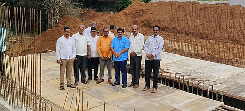 ಮಾಗಡಿ ತಾಲೂಕು ದುಡುಪನಹಳ್ಳಿಯಲ್ಲಿ ನಿರ್ಮಾಣವಾಗುತ್ತಿರುವ ಸೇತುವೆ ಕಾಮಗಾರಿಯನ್ನು ಬ್ಲಾಕ್​ ಕಾಂಗ್ರೆಸ್​ ಅಧ್ಯಕ್ಷ ಕೆ.ಕೃಷ್ಣಮೂರ್ತಿ ಪರಿಶೀಲಿಸಿದರು. ಮುಖಂಡ ಪುಟ್ಟರಾಜು ಯಾದವ್​, ತಾಪಂ ಸ್ಥಾಯಿಸಮಿತಿ ಮಾಜಿ ಅಧ್ಯಕ್ಷ ಧನಂಜಯ ನಾಯ್ಕ, ವಿಎಸ್ಸೆಸ್ಸೆನ್​ ಮಾಜಿ ಅಧ್ಯಕ್ಷ ಶಿವಮೂರ್ತಿ, ಗ್ರಾಪಂ ಮಾಜಿ ಅಧ್ಯಕ್ಷ ಪ್ರಕಾಶ್​ ಇತರರಿದ್ದರು.