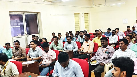 ಸಂಡೂರು ತಾಪಂ ಸಭಾಂಗಣದಲ್ಲಿ ನಡೆದ ವಿಬಿಜಿ-ರಾಮ್‌ಜಿ ತರಬೇತಿಯಲ್ಲಿ ಅಧಿಕಾರಿಗಳು-ಸಿಬ್ಬಂದಿ ಭಾಗವಹಿಸಿದ್ದರು.