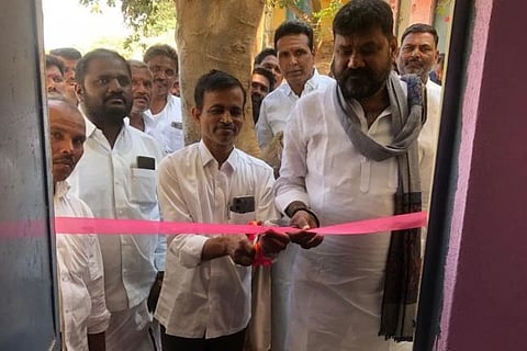 ಸಿಂಧನೂರು ತಾಲೂಕಿನ ಚಿಕ್ಕಬೇರ‌್ಗಿ ಗ್ರಾಮದಲ್ಲಿ ಸರ್ಕಾರಿ ಪ್ರೌಢ ಶಾಲೆಯನ್ನು ಶಾಸಕ  ಆರ್.ಬಸನಗೌಡ ತುರ್ವಿಹಾಳ ಉದ್ಘಾಟಿಸಿದರು. ಪ್ರಮುಖರಾದ ಶಂಕರಗೌಡ ಉಮಲೂಟಿ, ವೀರಭದ್ರಗೌಡ ಉಮಲೂಟಿ, ಪಂಪನಗೌಡ ಜಾಲಿಹಾಳ ಇತರರಿದ್ದರು.