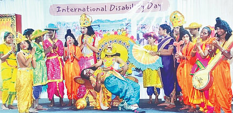 ಸಂಡೂರು ತಾಲೂಕು ಜೆಎಸ್‌ಡಬ್ಲ್ಯು ಫೌಂಡೇಶನ್ ತೋರಣಗಲ್ ಓಪಿಜೆ ತಮನ್ನಾ ವಿಶೇಷ ಮಕ್ಕಳ ಶಾಲೆಯಲ್ಲಿ ಹಮ್ಮಿಕೊಂಡಿದ್ದ ವಿಶ್ವ ಅಂಗವಿಕಲರ ದಿನ ಕಾರ್ಯಕ್ರಮದಲ್ಲಿ ಮಕ್ಕಳು ಭಕ್ತ ಪ್ರಹ್ಲಾದ ನಾಟಕ ಪ್ರದರ್ಶಿಸಿದರು.