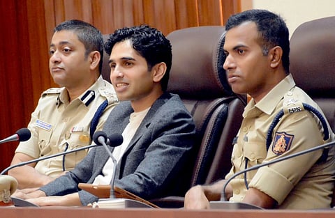 ಬೆಳಗಾವಿಯಲ್ಲಿ ನಡೆದ ಸಬೆಯಲ್ಲಿ ಡಿಸಿ ಮೊಹಮ್ಮದ್ ರೋಷನ್ ಮಾತನಾಡಿದರು. 