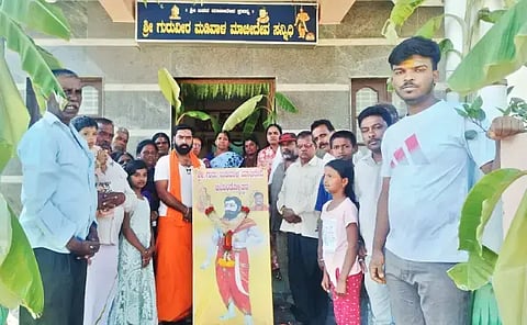 ಬೀರೂರಿನ ಸಂತೆ ಆವರಣದಲ್ಲಿರುವ ಮಡಿವಾಳ ಮಾಚಿದೇವ ದೇವಾಲಯದಲ್ಲಿ ಮಾಚಿದೇವ ಜಯಂತಿ ನಡೆಯಿತು. ನಂಜಯ್ಯ, ಪ್ರಕಾಶ್, ತಿಪ್ಪೇಶಪ್ಪ, ಅರ್ಚಕ ಪಾಲಾಕ್ಷಯ್ಯ ಇತರರಿದ್ದರು. 