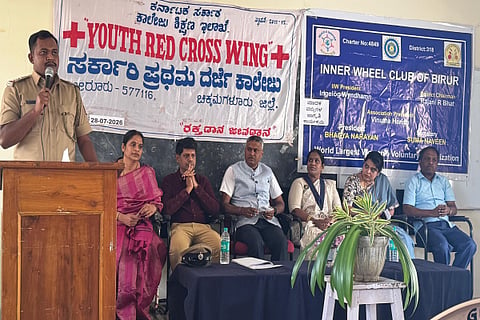 ಬೀರೂರಿನ ಜಿಎಫ್‌ಜಿಸಿ ಕಾಲೇಜಿನಲ್ಲಿ ಇನ್ನರ್‌ವೀಲ್ ಕ್ಲಬ್ ಹಾಗೂ ಯೂತ್ ರೆಡ್‌ಕ್ರಾಸ್‌ನಿಂದ ಆಯೋಜಿಸಿದ್ದ ಮಾದಕ ವಸ್ತುಗಳ ಜಾಗೃತಿ ಕಾರ್ಯಕ್ರಮದಲ್ಲಿ ಪಿಎಸ್‌ಐ ಧನಂಜಯ್ ಮಾತನಾಡಿದರು. 