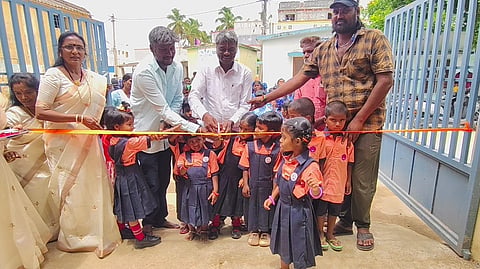 ಹುಣಸಿನಹಳ್ಳಿಯಲ್ಲಿ 15 ಮಕ್ಕಳು ಎಲ್​ಕೆಜಿಗೆ ದಾಖಲು govt LKG