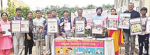 ಕೆ.ಆರ್.ಸಾಗರ ಸಮೀಪದ ಹೊಸ ಉಂಡವಾಡಿಯ ಗಾಯತ್ರಿ ವಿದ್ಯಾಸಂಸ್ಥೆಯಲ್ಲಿ ಆಯೋಜಿಸಿದ್ದ ಕಾರ್ಯಕ್ರಮದಲ್ಲಿ ಗಣ್ಯರು ಭಿತ್ತಿಪತ್ರ ಬಿಡುಗಡೆ ಮಾಡಿದರು. ಎಸ್.ಡಿ.ಬೆನ್ನೂರ, ಜಿ.ಮೋಹನ್, ಡಾ.ಎಂ ಎಸ್.ಪ್ರಫುಲ್ಲ, ಪ್ರವೀಣ್‌ಕುಮಾರ್, ಕೆ.ಆರ್.ನಿರ್ಮಲಾ, ಎಂ.ಸಿ.ಚಂದನ, ಮಾಲಿನಿ ಇದ್ದರು.