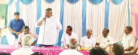  ಸಂಗರಶೆಟ್ಟಿಹಳ್ಳಿ ಗ್ರಾಮದಲ್ಲಿ ಆಯೋಜಿಸಿದ್ದ ಕಾರ್ಯಕ್ರಮದಲ್ಲಿ ನಿತಿನ್ ವೆಂಕಟೇಶ್ ಮಾತನಾಡಿದರು.