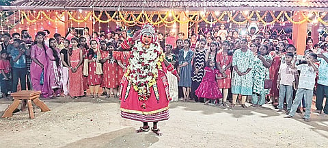ಶ್ರೀ ಮುತ್ತಪ್ಪ ತೆರೆ ಮಹೋತ್ಸವದ ಬಸುರಿ ಮಾಲ ತೆರೆ.