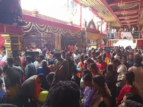 ದಾವಣಗೆರೆ ದುರ್ಗಾಂಬಿಕಾ ಜಾತ್ರೆಯಲ್ಲಿ ಮಂಗಳವಾರ ಕಂಡುಬಂದ ಭಕ್ತಸಂದಣಿ.
