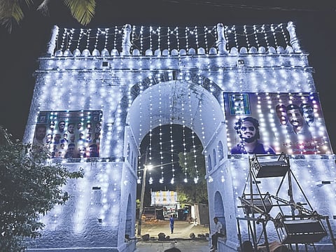  ಚಿತ್ತಾಪುರದಲ್ಲಿ ಸೂಫಿ ಸಂತ ಹಜರತ್​ ಚಿತ್ತಾಷಾವಲಿ ದರ್ಗಾದ 799ನೇ ಉರುಸ್​ ನಿಮಿತ್ತ ಗಂಧದ ಮೆರವಣಿಗೆ ಸಂಭ್ರಮದಿಂದ ನಡೆಯಿತು.