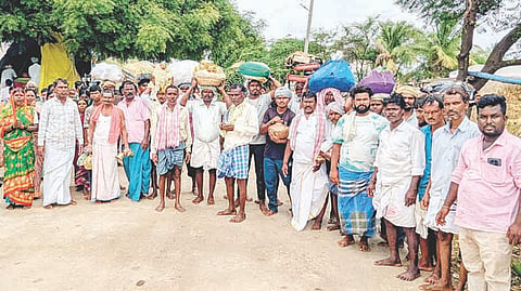 ಅಳವಂಡಿ ಸಮೀಪದ ಘಟ್ಟಿರಡ್ಡಿಹಾಳದಲ್ಲಿ ಶ್ರೀ ಗಾಳಿ ದುರ್ಗಮ್ಮ ದೇವಿ ಜಾತ್ರೆ ಅದ್ದೂರಿಯಾಗಿ ನಡೆಯಿತು. ಪ್ರಮುಖರಾದ ಬಸವರಾಜ, ರಾಮಣ್ಣ, ರಣದಪ್ಪ, ಹುಲಗಪ್ಪ, ಚಿರಂಜೀವಿ, ಹನುಮಂತ ಇತರರಿದ್ದರು.