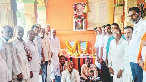 ಅಳವಂಡಿಯಲ್ಲಿ ಶಿವಶರಣೆ ಹೇಮರಡ್ಡಿ ಮಲ್ಲಮ್ಮ ಜಯಂತಿ ಆಚರಿಸಲಾಯಿತು. ಪ್ರಮುಖರಾದ ವೆಂಕರೆಡ್ಡಿ, ನಿಂಗರೆಡ್ದಿ, ಬಸವರಡ್ದೆಪ್ಪ, ಈಶಣ್ಣ, ಮಂಜುನಾಥಗೌಡ ಇತರರಿದ್ದರು.