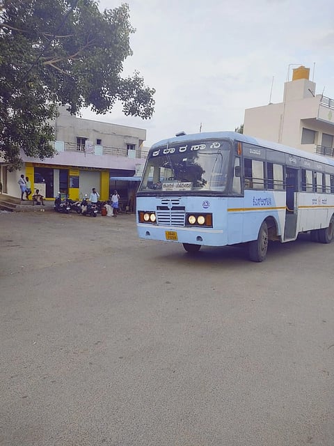 Conductor turns bus back for a friend!
