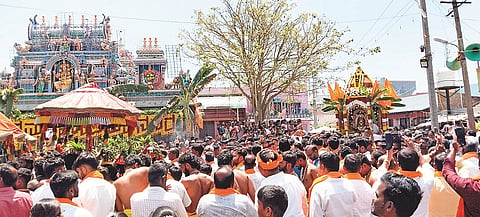 ಹನೂರಿನ ಶ್ರೀ ಬೆಟ್ಟಳ್ಳಿ ಮಾರಮ್ಮ ಜಾತ್ರೋತ್ಸವದಲ್ಲಿ ಸಾವಿರಾರು ಭಕ್ತರ ಸಮ್ಮುಖದಲ್ಲಿ ರಥೋತ್ಸವ ವಿಜೃಂಭಣೆಯಿಂದ ಜರುಗಿತು. 