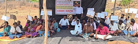ಮೆದಗನಾಣೆ ಗಿರಿಜನರ ಹಾಡಿಗೆ ವಿದ್ಯುತ್ ಕಲ್ಪಿಸುವಲ್ಲಿ ನಿರ್ಲಕ್ಷ್ಯ ವಹಿಸಿರುವ ಅಧಿಕಾರಿಗಳ ನಡೆಯನ್ನು ಖಂಡಿಸಿ ಗಿರಿಜನರು ಉಪವಾಸ ಸತ್ಯಾಗ್ರಹ ನಡೆಸಿದರು.