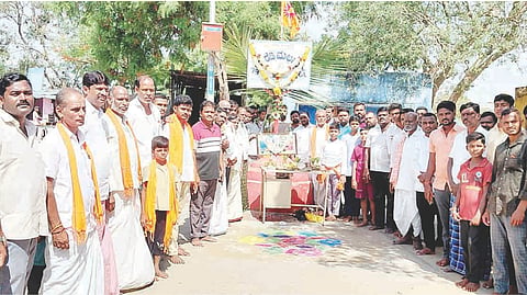 ಕನಕಗಿರಿಯ ಹೇಮರಡ್ಡಿ ಮಲ್ಲಮ್ಮ ವೃತ್ತದಲ್ಲಿ ಹೇಮರಡ್ಡಿ ಮಲ್ಲಮ್ಮ ಜಯಂತಿ ಆಚರಿಸಲಾಯಿತು. ಪ್ರಮುಖರಾದ ಚಂದ್ರಹಾಸ ರೆಡ್ಡಿ, ವೆಂಕಟೇಶ್ ರೆಡ್ಡಿ, ಗಣೇಶ ರೆಡ್ಡಿ, ರಾಮಂಜನೇಯ ರೆಡ್ಡಿ, ಹನುಮಂತರೆಡ್ಡಿ ಇತರರಿದ್ದರು.