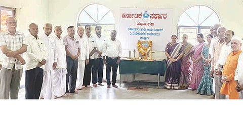 ಕುಷ್ಟಗಿ ತಹಸಿಲ್ ಕಚೇರಿಯಲ್ಲಿ ಶಿವಶರಣೆ ಹೇಮರಡ್ಡಿ ಮಲ್ಲಮ್ಮ ಜಯಂತಿ ಆಚರಿಸಲಾಯಿತು. ಗ್ರೇಡ್-2 ತಹಸೀಲ್ದಾರ್ ರಜನಿಕಾಂತ್ ಕೆಂಗೇರಿ, ಶಿರಸ್ತೇದಾರ್ ಅನಂತಕುಮಾರ ಮುಜಾಮದಾರ್, ಕಂದಾಯ ನಿರೀಕ್ಷಕ ಅಬ್ದುಲ್ ರಜಾಕ್ ಇತರರಿದ್ದರು.