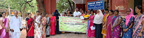 ಲಿಂಗಸುಗೂರು ಎಸಿ ಕಚೇರಿ ಆಡಳಿತಾಧಿಕಾರಿ ಧ್ರುವ ದೇಶಪಾಂಡೆಗೆ ಅಂಗನವಾಡಿ ನೌಕರರ ಸಂಘದಿಂದ ಮನವಿ ಸಲ್ಲಿಸಲಾಯಿತು. 
