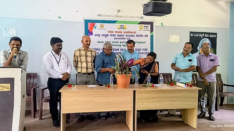 ಹೊಸಪೇಟೆ ಚಿತ್ತವಾಡಗಿ ಸರ್ಕಾರಿ ಪ.ಪೂ.ಕಾಲೇಜಿನಲ್ಲಿ ಗುರುವಾರ ಶಿಕ್ಷಣ ಇಲಾಖೆ ವಿಷಯ ಪರಿವೀಕ್ಷಕ ಹುಲಿ ಬಂಡಿ ಜಿಲ್ಲಾ ಮಟ್ಟದ ಗಣಿತ ವಿಚಾರ ಸಂಕೀರಣ ಉದ್ಘಾಟಿಸಿದರು. ಡಯಟ್ ಉಪನ್ಯಾಸಕ ಪ್ರಭುರಾಜ್ ಪಾಟೀಲ್ ಅಧ್ಯಕ್ಷತೆ ವಹಿಸಿದರು. ಸರ್ಕಾರಿ ಪ್ರಾಥಮಿಕ ಶಾಲಾ ಶಿಕ್ಷಕರ ಸಂಘದ ಜಿಲ್ಲಾ ಅಧ್ಯಕ್ಷ ಬಿ.ಬಿ.ಶಿವಾನಂದ್, ಡಯಟ್ ಉಪನ್ಯಾಸಕ ಎ.ಎನ್.ಸುಧಾಕರ್, ಪಪೂ ಶಿಕ್ಷಣ ಇಲಾಖೆಯ ನೋಡಲ್ ಅಧಿಕಾರಿ ನಾಗರಾಜ್ ಹವಾಲ್ದಾರ್, ಬಿಆರ್ ಪಿ ಪ್ರದೀಪ್ ಕುಮಾರ್, ಜಿಲ್ಲಾ ಕ್ಷೇತ್ರ ಸಂಯೋಜಕ ಅಡಿವೇಶಪ್ಪ ಇತರರಿದ್ದರು.