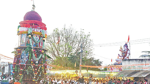 ಉಜ್ಜಿನಿ ಸಮೀಪದ ನಿಂಬಳಗೆರೆ ಗ್ರಾಮದಲ್ಲಿ ಶ್ರೀ ಕಲ್ಲೇಶ್ವರ ರಥೋತ್ಸವ ಸಂಭ್ರದಿಂದ ಜರುಗಿತು.