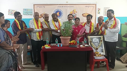 ಬಳ್ಳಾರಿಯ  ಕುಪ್ಪಗಲ್ಲು ಅಯ್ಯಪ್ಪ ನ್ಯಾಷನಲ್ ಸ್ಕೂಲ್‌ನಲ್ಲಿ  ಜಿಲ್ಲಾ ಕಸಾಪದಿಂದ ಆಯೋಜಿಸಿದ್ದ  ದತ್ತಿ ಕಾರ್ಯಕ್ರಮವನ್ನು ನಿ.ಉಪನ್ಯಾಸಕ ಎ.ತಿಮ್ಮನಗೌಡ ಉದ್ಘಾಟಿಸಿದರು. ಶಾಲಾ ಆಡಳಿತ ಮಂಡಳಿ ಅಧ್ಯಕ್ಷೆ ಕಾತ್ಯಾಯಿನಿ, ಕಸಾಪ ಜಿಲ್ಲಾಧ್ಯಕ್ಷ ನಿಷ್ಠಿ ರುದ್ರಪ್ಪ, ವಕೀಲರಾದ ಅರಿವಿ ಭೀಮನಗೌಡ, ಎರ‌್ರಿಸ್ವಾಮಿ, ಬಿಡಿಸಿಸಿ ಉಪಾಧ್ಯಕ್ಷ ಎಸ್.ದೊಡ್ಡನಗೌಡ ಇತರರಿದ್ದರು.