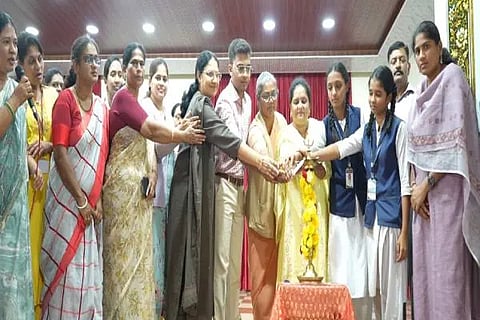 ಚಿಕ್ಕಮಗಳೂರು ಸಂತ ಜೋಸೆಫರ ಫ್ರೌಢಶಾಲೆಯಲ್ಲಿ ಐಸಿರಿ ಫೌಂಡೇಶನ್ ಹಾಗೂ ಜಿಲ್ಲಾ ಆರೋಗ್ಯ ಮತ್ತು ಕುಟುಂಬ ಕಲ್ಯಾಣ ಇಲಾಖೆ ಆಶ್ರಯದಲ್ಲಿ ನಡೆದ ಎಚ್ ಪಿವಿ (ಹ್ಯೂಮನ್ ಪ್ಯಾಪಿಲೋಮ ವೈರಸ್)  ಲಸಿಕೆ ಕುರಿತು ಅರಿವು ಮತ್ತು ಲಸಿಕೆ ವಿತರಣಾ ಕಾರ್ಯಕ್ರಮವನ್ನು ಐಸಿರಿ ಫೌಂಡೇಷನ್‌ ಅಧ್ಯಕ್ಷ ರೋಹನ್‌ ಭಾರ್ಗವಪುರಿ ಉದ್ಘಾಟಿಸಿದರು.