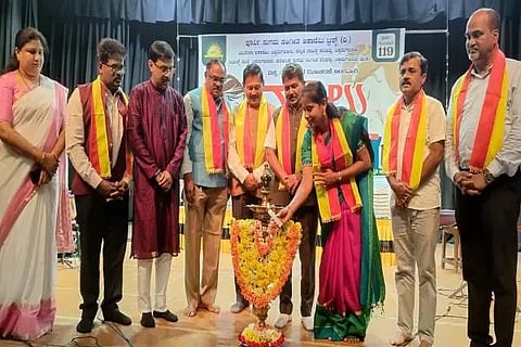 ಚಿಕ್ಕಮಗಳೂರಿನ ಕುವೆಂಪು ಕಲಾಮಂದಿರದಲ್ಲಿ ಪೂರ್ವಿ ಸುಗಮ ಸಂಗೀತ ಅಕಾಡೆಮಿ ಟ್ರಸ್ಟ್, ಯುರೇಕಾ ಅಕಾಡೆಮಿ, ಕನ್ನಡ ಸಾಹಿತ್ಯ ಪರಿಷತ್, ಲಯನ್ಸ್ ಸಂಸ್ಥೆ ಹಾಗೂ ಕರ್ನಾಟಕ ಸುಗಮ ಸಂಗೀತ ಪರಿಷತ್ ಸಂಯುಕ್ತ ಆಶ್ರಯದಲ್ಲಿ ವಿಶ್ವ ತಾಯಂದಿರ ದಿನಾಚರಣೆ ಅಂಗವಾಗಿ `ಮಡಿಲು’ ಶೀರ್ಷಿಕೆಯಡಿ ಆಯೋಜಿಸಿದ್ದ ಪೂರ್ವಿ ಗಾನಯಾನದ ೧೧೯ನೇ ಸರಣಿಯ `ಮಮತೆಯ ಮಡಿಲಿಗಿದು ಗೀತ ನಮನ’ ಕಾರ್ಯಕ್ರಮವನ್ನುಉಪನ್ಯಾಸಕಿ ಹಾಗೂ ವಾಗ್ಮಿ ನಾಗಶ್ರೀ ತ್ಯಾಗರಾಜ್ ಉದ್ಘಾಟಿಸಿದರು.