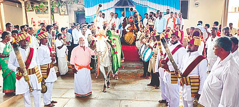ಮಳವಳ್ಳಿ ತಾಲೂಕಿನ ಬಿ.ಪಿ.ಪುರ ಶ್ರೀ ಮಂಟೇಸ್ವಾಮಿ ಮಠದ ಪೀಠಾಧಿಕಾರಿ ಶ್ರೀ ಜ್ಞಾನಾನಂದ ಚೆನ್ನೇರಾಜೇಅರಸ್ ಅವರ ಜನ್ಮದಿನದ ಅಂಗವಾಗಿ ಶ್ರೀ ಮಠದ ಭಕ್ತವೃಂದ ಜನ್ಮಾಷ್ಠಾಮಿ ಸಮಾರಂಭ ಹಮ್ಮಿಕೊಂಡಿದ್ದರು. ಸಂಜಯ್ ವೀರರಾಜೇಅರಸ್, ಚೇತನ್ ರಾಜೇಅರಸ್, ಕುಟುಂಬಸ್ಥರು, ಭಕ್ತರು ಇದ್ದರು.