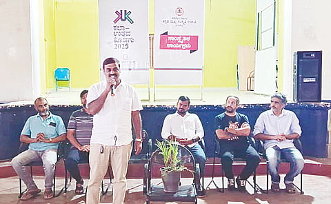 ವಿರಾಜಪೇಟೆಯಲ್ಲಿ ಆಯೋಜಿಸಿದ್ದ ಕಲಾ ಉತ್ಸವ ಕಾರ್ಯಕ್ರಮದಲ್ಲಿ ಮಹಮ್ಮದ್ ರಾಫಿ ಮಾತನಾಡಿದರು. ಇಸ್ಮಾಯಿಲ್, ನಾಯಜ್, ವಿಶಾಲಾಕ್ಷಿ, ಶ್ರೇಯಸ್ ಭಟ್, ಸಾದಿಕ್ ಹಂಸ ಇದ್ದರು.