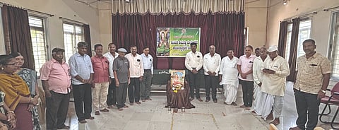 ಹುನಗುಂದ ತಹಸೀಲ್ದಾರ್ ಕಚೇರಿಯ ಸಭಾ ಭವನದಲ್ಲಿ ಶಿವಶರಣೆ ಹೇಮರಡ್ಡಿ ಮಲ್ಲಮ್ಮನ ಭಾವಚಿತ್ರಕ್ಕೆ ಪೂಜೆ ಸಲ್ಲಿಸಲಾಯಿತು. ತಹಸೀಲ್ದಾರ್ ಪ್ರದೀಪಕುಮಾರ ಹಿರೇಮಠ, ರಾಮನಗೌಡ ಬೆಳ್ಳಿಹಾಳ, ದ್ಯಾವಪ್ಪ ಪೈಲ, ಮರಿಗೌಡ ದೇವರಡ್ಡಿ , ವಿ.ಎನ್. ಪಾಟೀಲ ,ಗ್ರೇಡ್-2 ತಹಸೀಲ್ದಾರ್ ಮಹೇಶ ಸಂದಿಗವಾಡ ಇದ್ದರು.