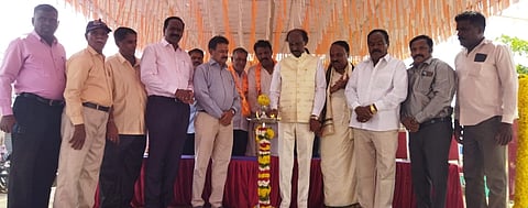 ಪಿರಿಯಾಪಟ್ಟಣ ತಾಲೂಕು ಹಂಡಿತವಳ್ಳಿ ಗ್ರಾಮದಲ್ಲಿ ನೂತನವಾಗಿ ನಿರ್ಮಿಸಿದ ಶ್ರೀ ಆದಿ ಲಕ್ಷ್ಮೀ ಅಮ್ಮನವರ ದೇವಾಲಯವನ್ನು ಗಣ್ಯರು ಉದ್ಘಾಟಿಸಿದರು.