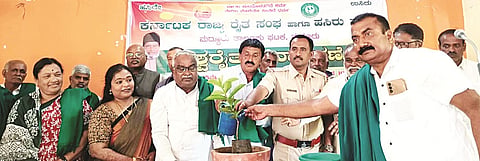 ಅಂಬೇಡ್ಕರ್ ಭವನದಲ್ಲಿ ವಿಶ್ವ ರೈತ ದಿನಾಚರಣೆ ಕಾರ್ಯಕ್ರಮ