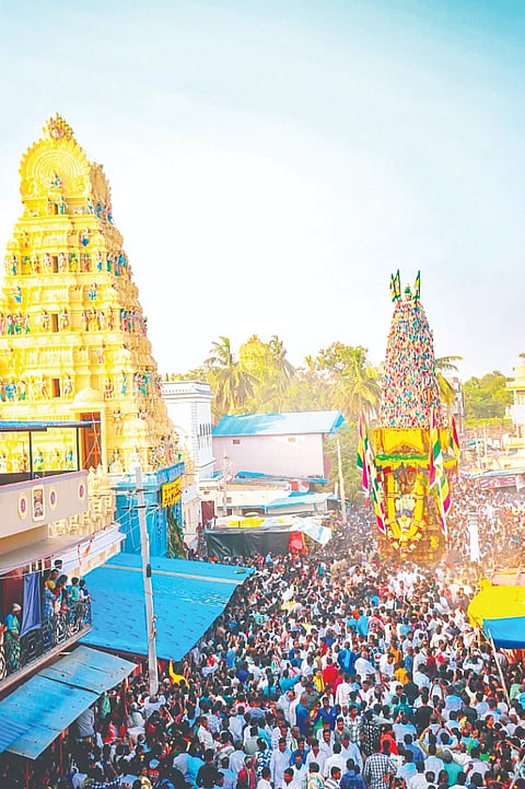 ಶ್ರೀ ತ್ರಿಪುರ ಸುಂದರಿ ಅಮ್ಮನವರ ಜಾತ್ರಾ ಮಹೋತ್ಸವದ ಅಂಗವಾಗಿ ಸೋಮವಾರ ನಡೆದ ರಥೋತ್ಸವದಲ್ಲಿ ಸಹಸ್ರಾರು ಭಕ್ತರು ಪಾಲ್ಗೊಂಡಿದ್ದರು. 