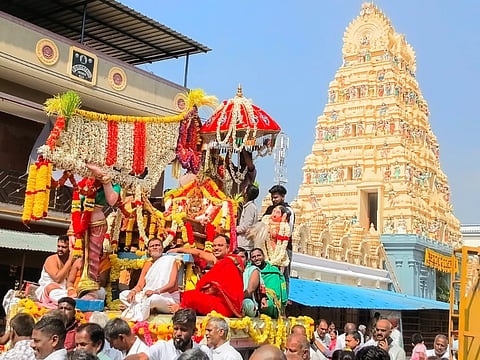 ವೈಭವದ ವೈಮಾಳಿಗೆ ಆಳು ಪಲ್ಲಕ್ಕಿ ಉತ್ಸವ ಮೂರ್ತಿ.