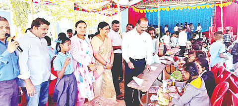 ಮೂಗೂರು ಸರ್ಕಾರಿ ಕರ್ನಾಟಕ ಪಬ್ಲಿಕ್ ಶಾಲೆಯ ಪ್ರೌಢಶಾಲಾ ವಿಭಾಗದ  ಶಾಲಾ ವಾರ್ಷಿಕೋತ್ಸವ ನಿಮಿತ್ತ ಶಾಲಾ ಆವರಣದಲ್ಲಿ ಮಕ್ಕಳ ಆಹಾರ ಮೇಳ ಜರುಗಿತು.