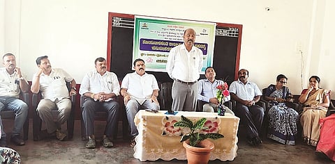 ಕುಶಾಲನಗರದಲ್ಲಿ ಶಾಲಾ ಶಿಕ್ಷಣ ಇಲಾಖೆಯ ವತಿಯಿಂದ ಫಾತಿಮ ಪ್ರೌಢಶಾಲೆಯಲ್ಲಿ ಶಿಕ್ಷಕರಿಗೆ ಏರ್ಪಡಿಸಿದ್ದ ಸಹ ಪಠ್ಯ ಚಟುವಟಿಕೆಗಳ ಸ್ಪರ್ಧೆಯನ್ನು ಬಿಇಓ ಎಂ.ಕೃಷ್ಣಪ್ಪ ಉದ್ಘಾಟಿಸಿ ಮಾತನಾಡಿದರು. ಎಚ್.ಎಸ್.ಚೇತನ್, ಕೆ.ಎ.ಜಾನ್ ಸನ್, ಯದುಕುಮಾರಿ, ಎಚ್.ಎನ್.ಮಂಜುನಾಥ್, ಟಿ.ಕೆ.ಬಸವರಾಜ್, ರತ್ನಕುಮಾರ್, ಟಿ.ವಿ.ಶೈಲಾ, ಟಿ.ಈ.ವಿಶ್ವನಾಥ್ ಇತರರು ಇದ್ದರು.