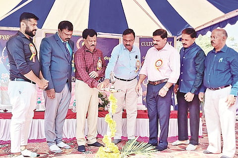 ಕನ್ನಡ ಭಾರತಿ ಪದವಿ ಹಾಗೂ ಪಿಯು ಕಾಲೇಜಿನ ವಾರ್ಷಿಕೋತ್ಸವ ಸಮಾರಂಭವನು ್ನ ತಹಸೀಲ್ದಾರ್ ಕಿರಣ್ ಗೌರಯ್ಯ ಉದ್ಗಾಟಿಸಿದರು. ಪ್ರಾಂಶುಪಾಲ ಶಾಂತಕುಮಾರ್, ಮಂಜುನಾಥ, ಪುಟ್ಟರಾಜು, ರಾಮಕೃಷ್ಣ, ನಾಗೇಂದ್ರ ಸ್ವಾಮಿ, ರುದ್ರಪ್ಪ ಇದ್ದರು.